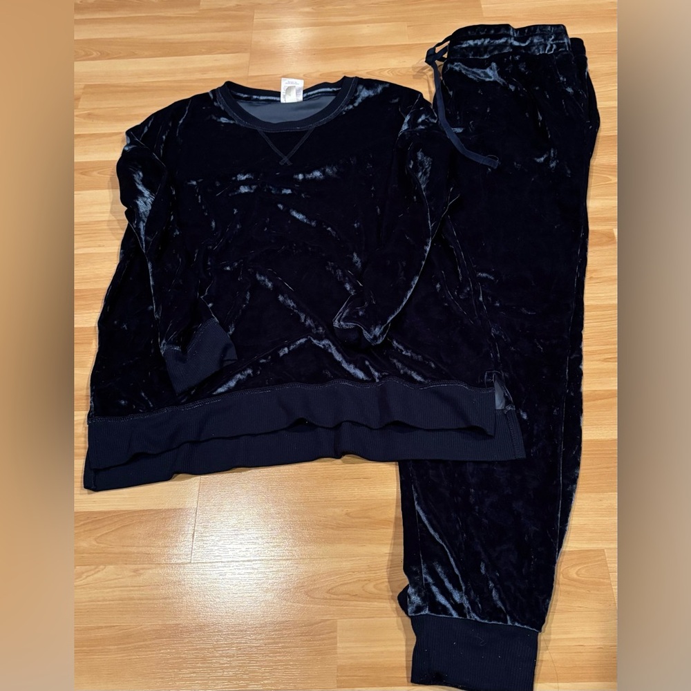 Secret Treasures Velvet Pajama Set - Dark Blue